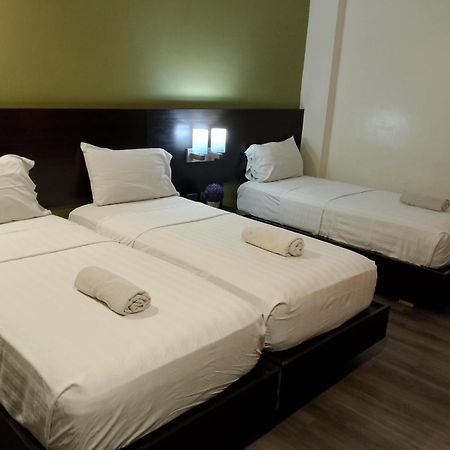 Makati Boutique Hotel Near Naia Airport Terminal 3 Edsa Pasay Cbd Makati City Exterior photo