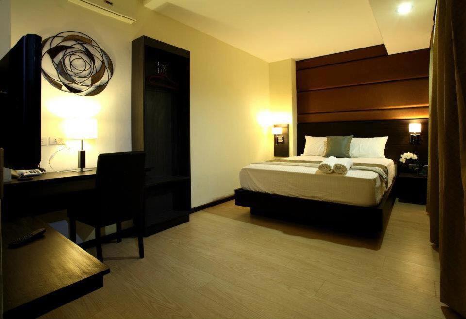 Makati Boutique Hotel Near Naia Airport Terminal 3 Edsa Pasay Cbd Makati City Exterior photo