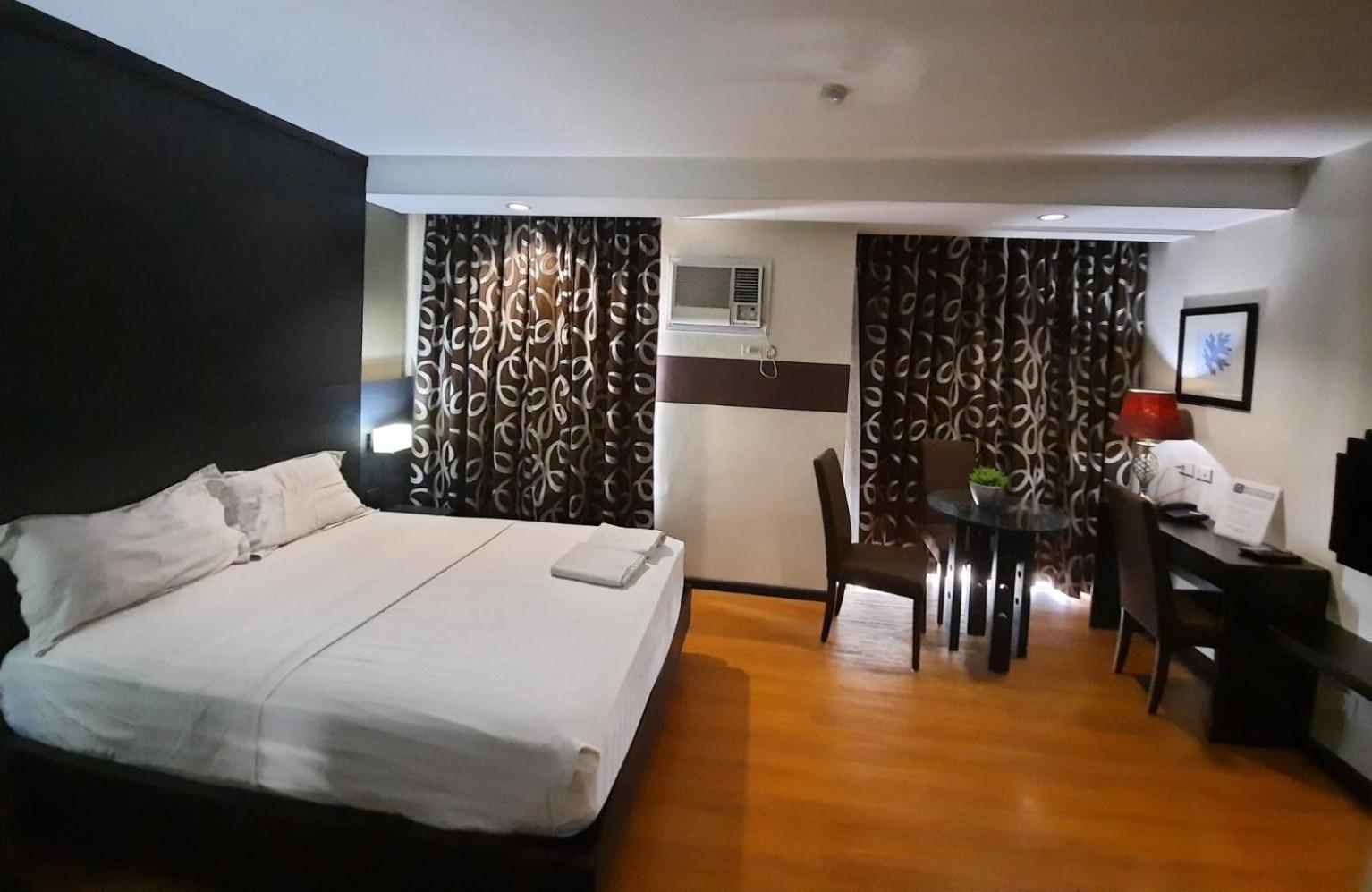 Makati Boutique Hotel Near Naia Airport Terminal 3 Edsa Pasay Cbd Makati City Exterior photo