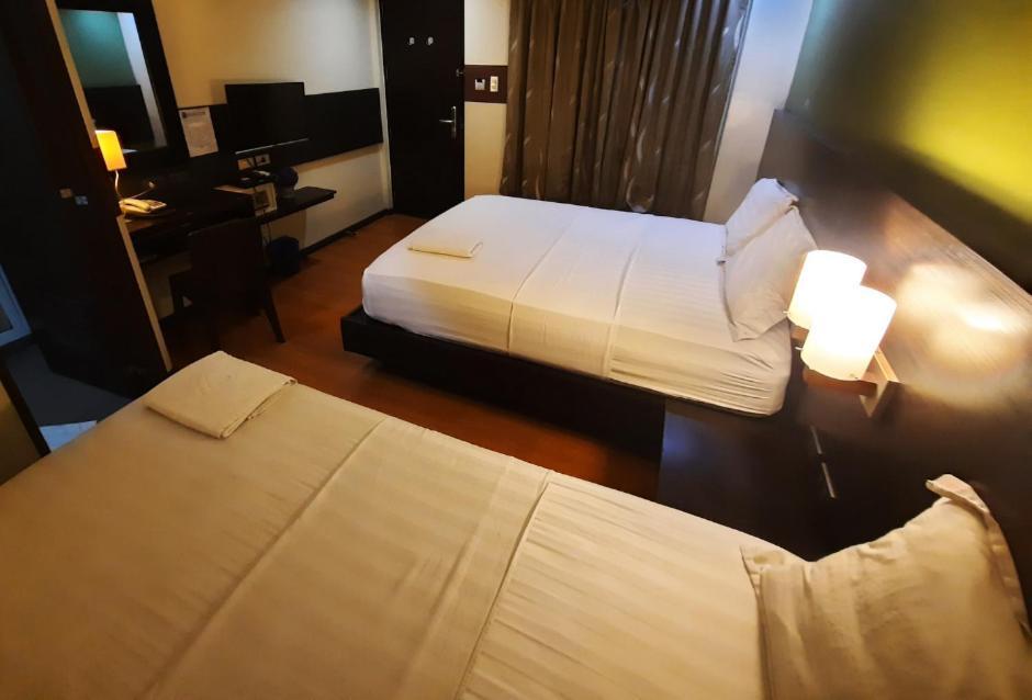 Makati Boutique Hotel Near Naia Airport Terminal 3 Edsa Pasay Cbd Makati City Exterior photo