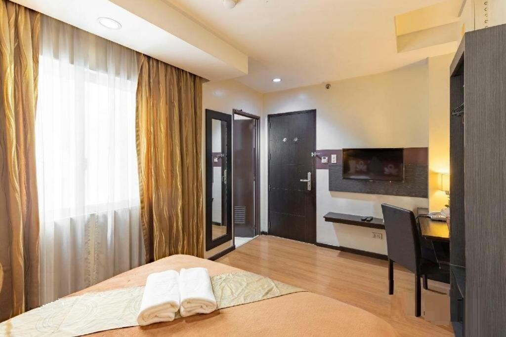 Makati Boutique Hotel Near Naia Airport Terminal 3 Edsa Pasay Cbd Makati City Exterior photo