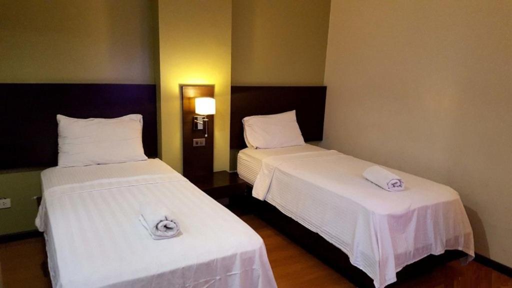 Makati Boutique Hotel Near Naia Airport Terminal 3 Edsa Pasay Cbd Makati City Exterior photo