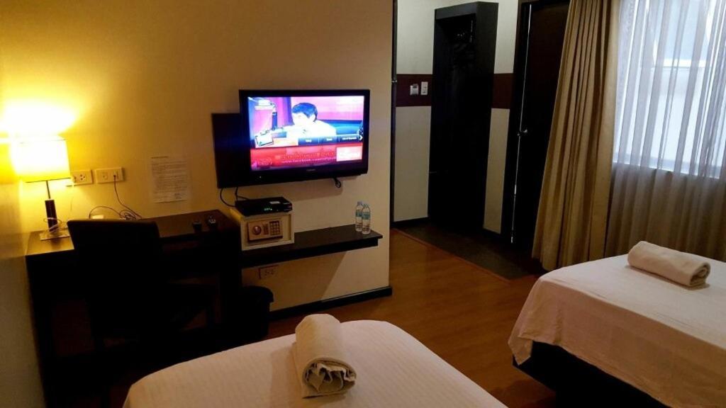 Makati Boutique Hotel Near Naia Airport Terminal 3 Edsa Pasay Cbd Makati City Exterior photo